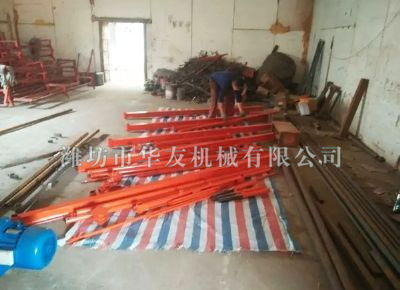 點(diǎn)擊查看詳細(xì)信息<br>標(biāo)題：華友機(jī)械直滑式吊運(yùn)機(jī)發(fā)貨現(xiàn)場(chǎng) 閱讀次數(shù)：7540